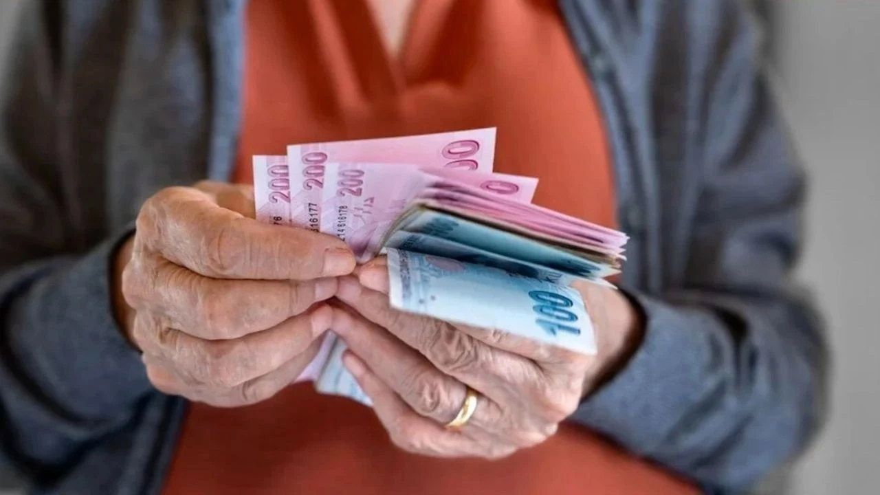 Emekliye maaşa ek 13 bin TL ödenecek! Karar Meclis'ten geçti