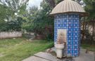 Osmaniye’de Anıt Yanındaki Çeşme Görenlerin Dikkatini Çekiyor