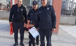 Minik Alparslan, Polis Kıyafetiyle Karnesini Aldı