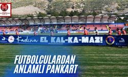 Futbolculardan Anlamlı Pankart