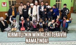 Teravih Namazında Çocuk Neşesi!