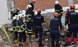 Son dakika 4.3 şiddetinde deprem oldu! 'İlçenin üçte ikisi göçebilir'