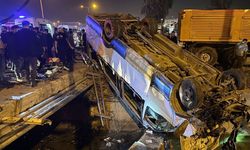 Mersin’in Tarsus İlçesinde Minibüs ile Otomobil Çarpıştı: 10 Yaralı