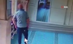Tek Tek İncelediği Anlar Kamerada: Cami Hırsızı Rahatlığı Pes Dedirtti!