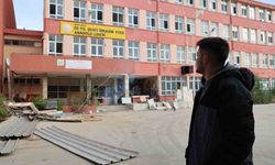 Adana’da yarım asırlık okul yıkılıyor: Mezunlar veda etti