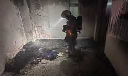 Antakya’da metruk bina yangını korkuttu Alevler büyümeden söndürüldü
