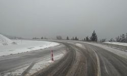 Hasanbeyli–Kanlıgeçit yolunda kar alarmı: Araçlar mahsur kaldı