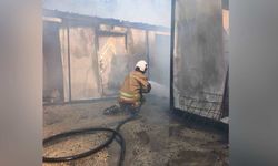 Hatay’da İşçilerin Kaldığı Konteyner Yatakhane Alev Alev Yandı