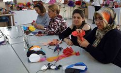 Kadınlar Atölyelerde Meslek Öğreniyor, Hayatlarına Yeni Kapılar Açıyor