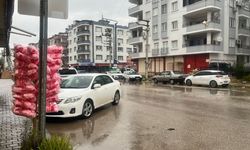 Osmaniye’de yağmur trafiği artırdı, sokaklar araçlarla doldu