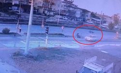 Otomobil Öyle Bir Çarptı Ki... Gökyüzüne Fırladığı Anlar Saniye Saniye Kaydedildi!