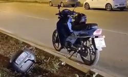 Adana’da Motosiklet Kazası: Refüje Çarpan Sürücü Hayatını Kaybetti