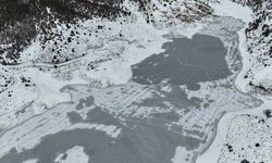 Adana’nın Sibiryası Tufanbeyli’de Kürebeli Barajı buz tuttu