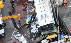 Son dakika! İstanbul'da içinde yolcuların bulunduğu İETT otobüsü kontrolden çıkarak kaza yaptı!