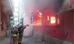 Hatay’da Kumaş Deposu Alev Alev Yandı: Apartman Son Anda Kurtarıldı