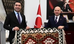 Osmaniye’de Dikkat Çeken Ziyaret: Vali Serdengeçti’ye Anlamlı Hediye