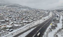Pozantı beyaza büründü Kar yağışı hayatı etkiledi