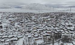 Tufanbeyli’de kar yağışı ilçeyi beyaz bir masala dönüştürdü