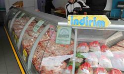 Zehirlenmeler ve arz fazlası tavuk fiyatlarını sabitledi