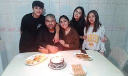 04.17’de mezar başında umut nöbeti: 3 yıldır kayıp kızını arıyor