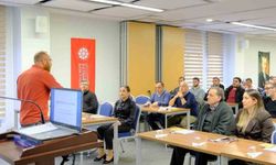 Adana’da ‘Diksiyon ve Yapay Zeka Çağında Habercilik’ eğitimi düzenlendi