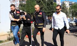 Antalya'da Cani Koca Hem Eşini Vurdu Hem Kaçtı!