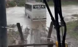 Belediye Ekipleri Seferber Oldu, Toprakkale'de Mahsur Kalan Araç Kurtarıldı