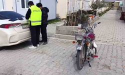 Ehliyetsiz motosikletlinin sosyal medya şovu 77 bin TL’ye patladı