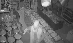 İş yerlerine giren hırsızlar ne bulduysa çaldı