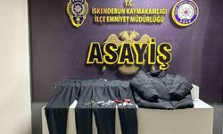 Mağazada ürünlerin alarmlarını tornavida ile sökerken yakalandı
