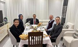 Osmaniye Valisi ve kızı 6 Şubat’ta eşi ile dört evladını şehit veren Gazi ile iftar masasında
