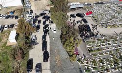 Özgür Özel’den 30 araçlık konvoyla deprem mezarlığına ziyaret