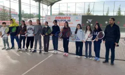 Osmaniye’de Yıldızlar Tenis Turnuvası Sona Erdi: Şampiyonlar Belli Oldu