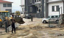 Vatandaş ‘Zor olamaz’ diye paylaştı, Hatay Büyükşehir Belediyesi öğrencilerin okul yolunu temizledi