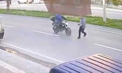 Yolun karşısına geçerken motosikletin çarptığı bir kişi yaralandı