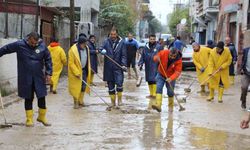 Yüreğir Belediyesi selde mağdur olan vatandaşları yalnız bırakmadı