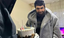 3 Yıl Odasından Çıkmayan Barış Özbay’ın Yeni Hayatı: Pasta Kesti, Türkü Söyledi