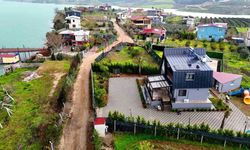 Adana’da yıkım kararı verilen mahallede protesto