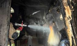 Antakya’da konteyner yangını: Depremzede aile evsiz kaldı