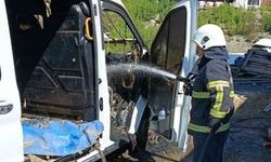 Arsuz’da Park Halindeki Minibüste Yangın