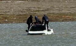 "Burası Yol Değil Göl!" Maraş’ta 3 Kişinin Göl Ortasında Mahsur Kaldı!