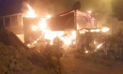 Defne’de depremzede ailenin konteyneri yandı