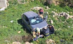 Defne’de uçurumdan yuvarlanan otomobilin sürücüsü yaralandı