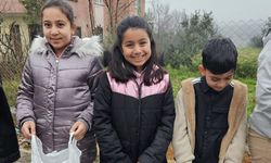 Kapı Kapı Gezdiler, Heybeleri Doldurdular: Osmaniye'de Şeker Geleneği Sokaklara Taştı!