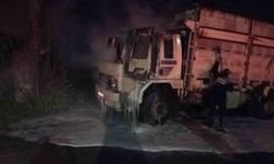 Erzin’de park halindeki kamyon yandı