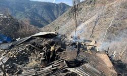 Feke’de gece çıkan yangın evi kül etti