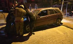 İskenderun’da seyir halindeki otomobil alev aldı