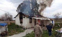 Kırıkhan’da müstakil ev alevlere teslim oldu