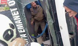 Samandağ’da devrilen tırın sürücüsü yaralandı