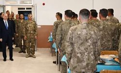 Vali Serdengeçti, Mehmetçikle İftar Sofrasında Buluştu